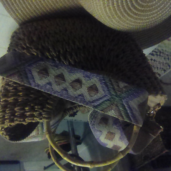 Beach hat with beach bag and cool strap to use for shoulder - Picture 2 of 3